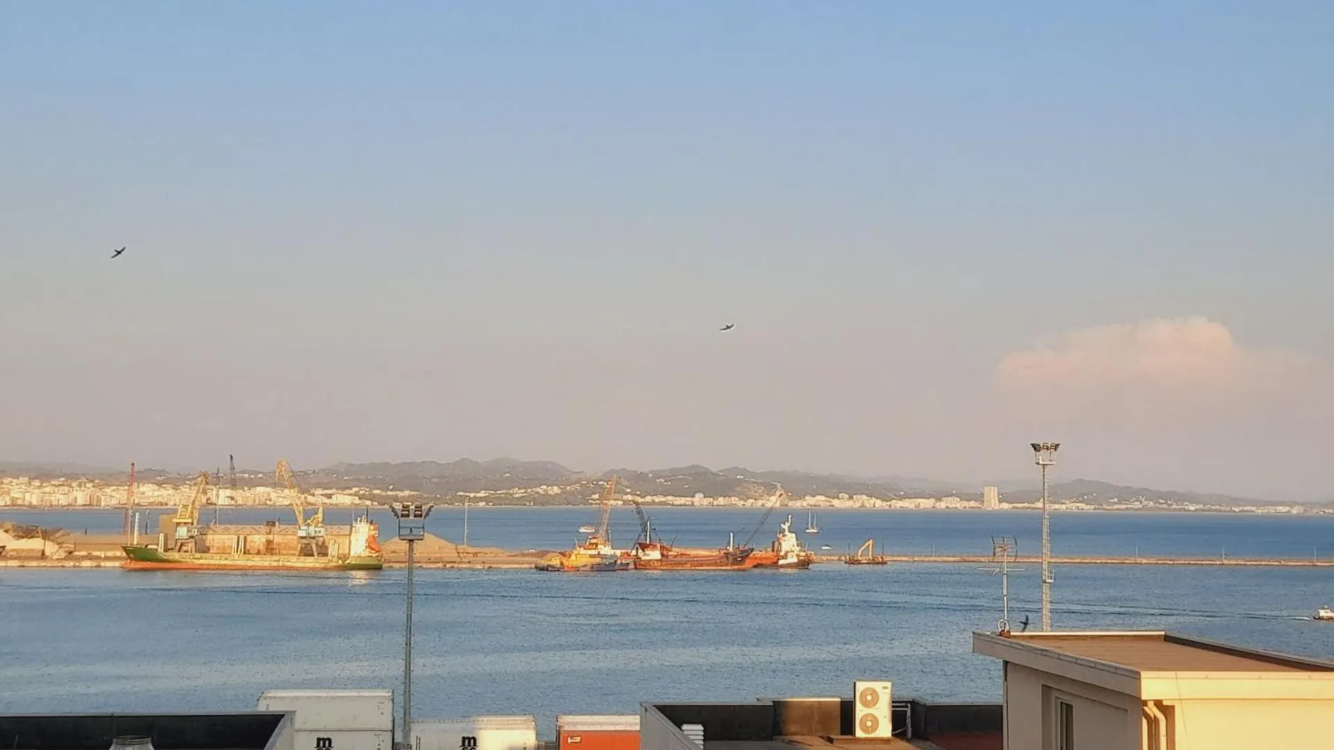 דורס Port View Condo
